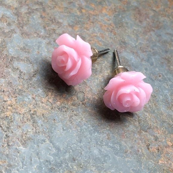 🎈Sale 🎈2 for $10 NWOT spring detailed light pink rose post earrings - Picture 3 of 5